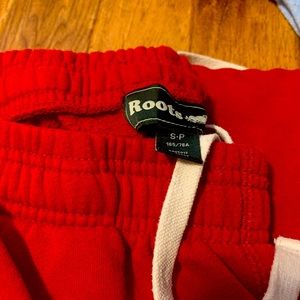 Roots sweats size small
